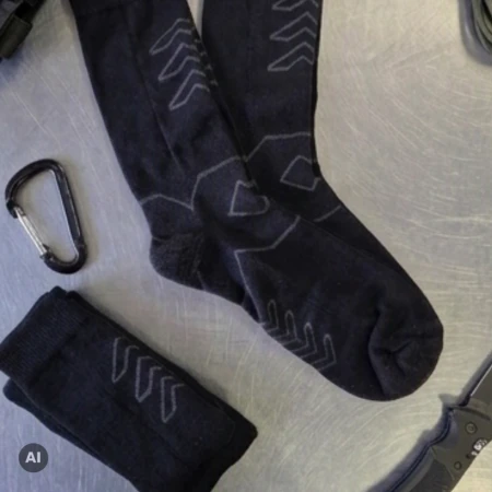 Zimowe skarpety wojskowe Wojsk Specjalnych WS Kevlar wełna - Filmar Factory - prezentacja na stole
