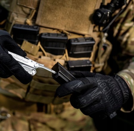 Rękawice Ochronne Taktyczne Mechanix Wear Original - Czarne (prezentacja w terenie)