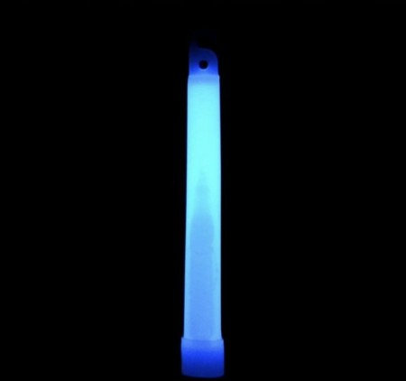 Światło Chemiczne LightStick (niebieski) - prezentacja w ciemności
