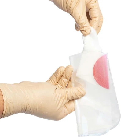 Opatrunek Wentylowy na Klatkę Piersiową HyFin Vent Chest Seal - prezentacja działania 2z2